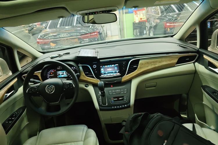 Used Buick GL8 2018 ES 28T Comfort Model China VI Standard Center Console