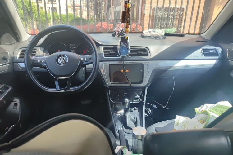 Used Volkswagen Lavida 2017 1.6L Automatic Comfort Edition Center Console