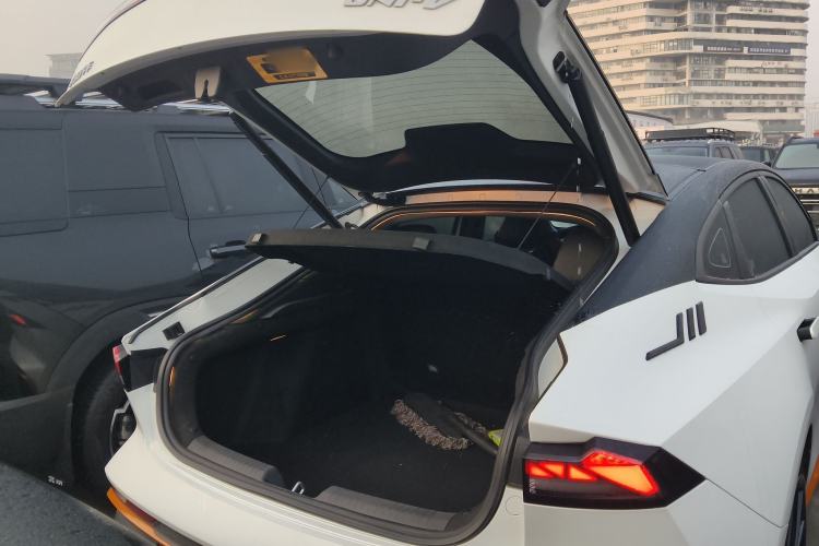 Used Changan UNI-V 2025 1.5T 500Bar Prestige Sporty Version
