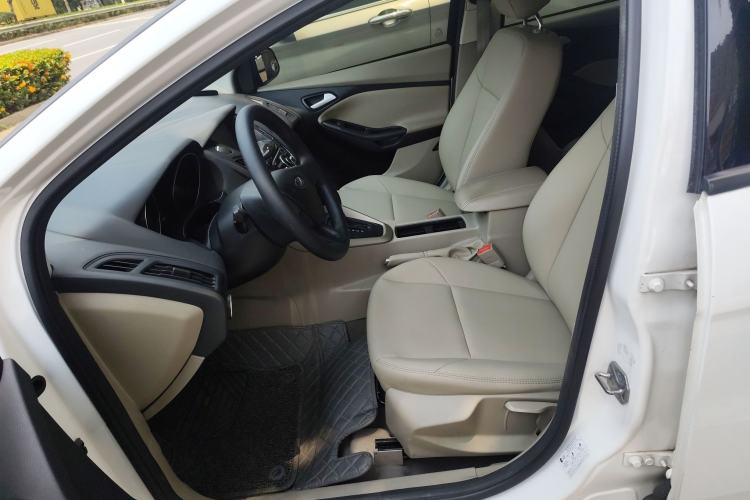 Used Ford Focus 2017 Sedan 1.6L Automatic Comfort Plus SmartDrive Edition Left Front Seat