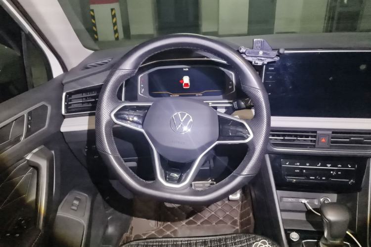 Used Volkswagen Tiguan L 2023 380TSI Automatic All-Wheel Drive R-Line Enhanced 7-Seater Steering Wheel