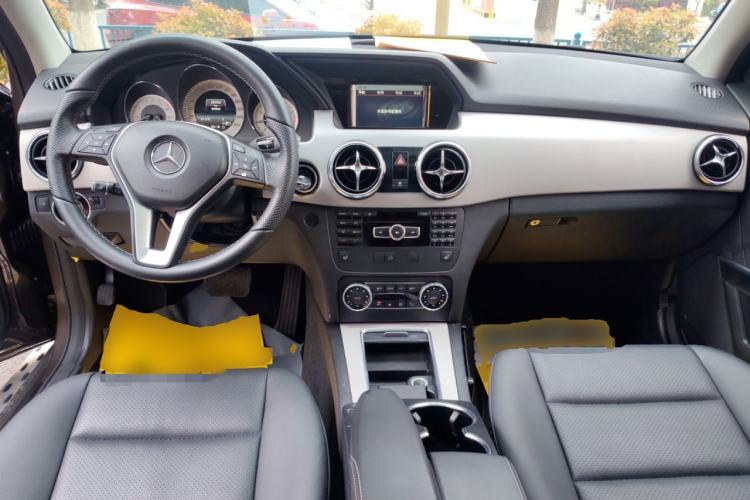 Used Mercedes-Benz GLK-Class 2013 GLK 300 4MATIC Dynamic Sunroof Model Center Console