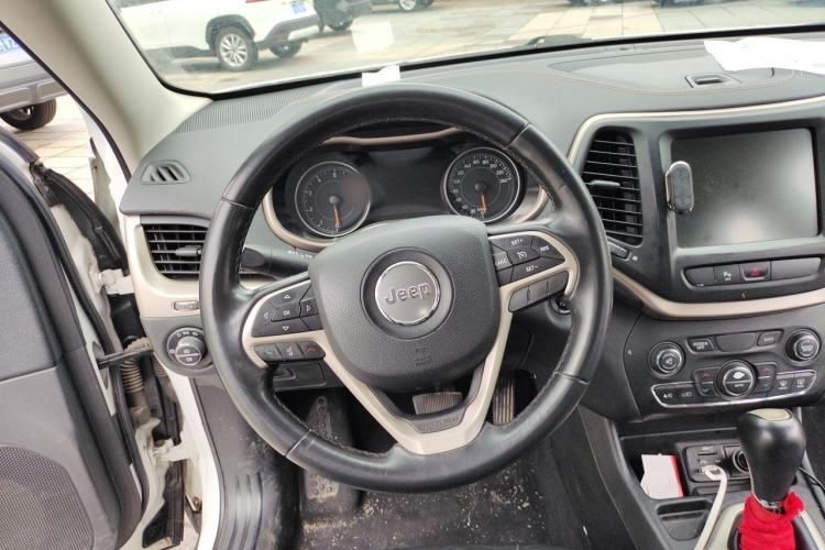 Used Jeep Cherokee 2016 2.0L Superior Edition