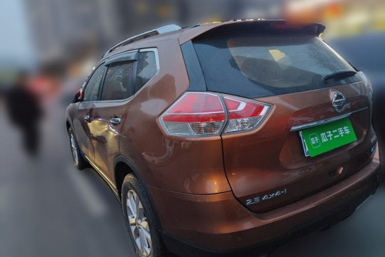 Used Nissan X-Trail 2014 2.5L CVT Leading Edition 4WD
