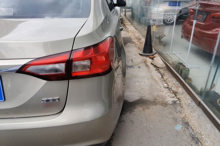 Used Roewe 360 2015 20T TST Deluxe Edition
