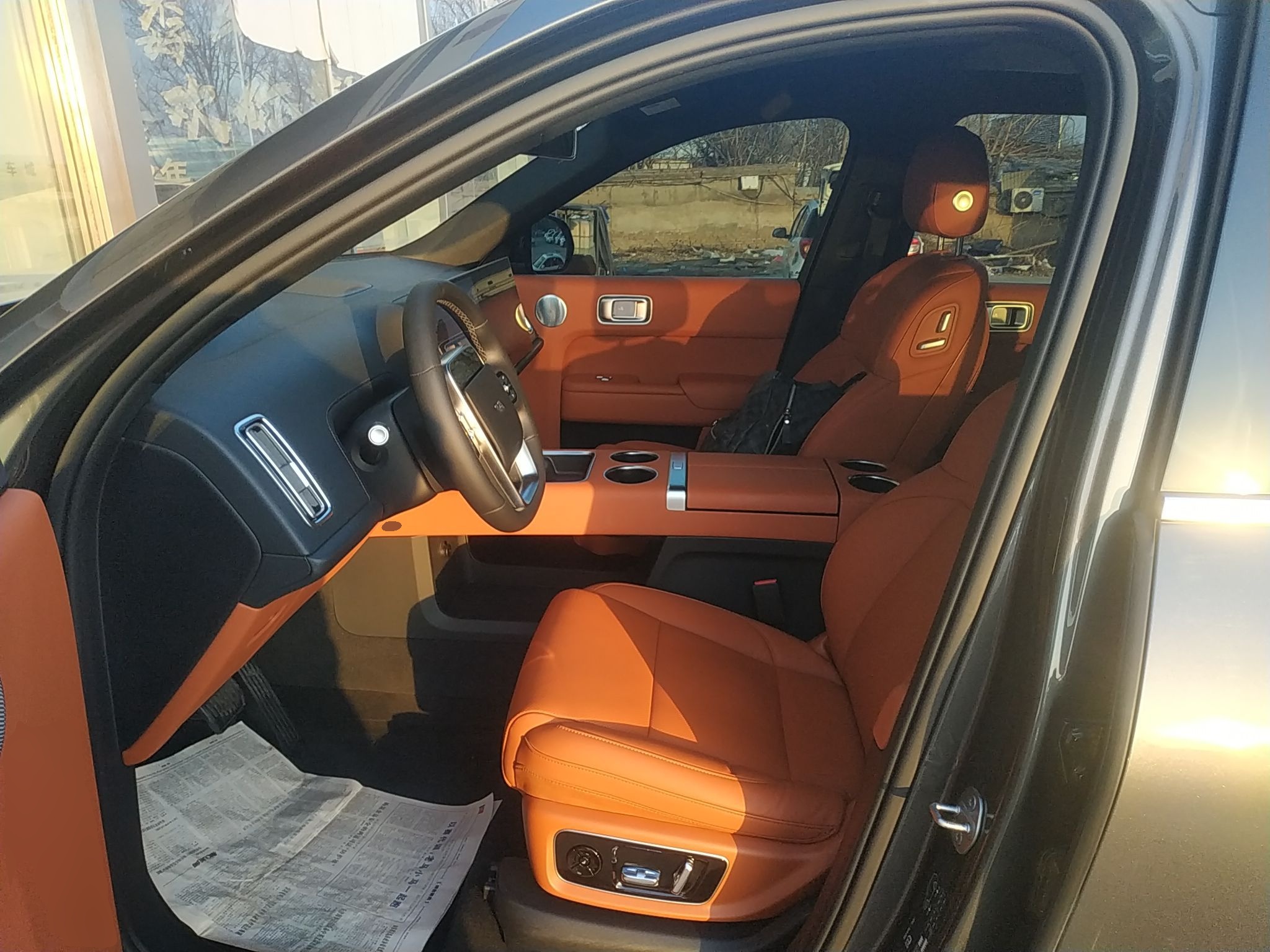 المقاعد الأمامية داخل السيارة