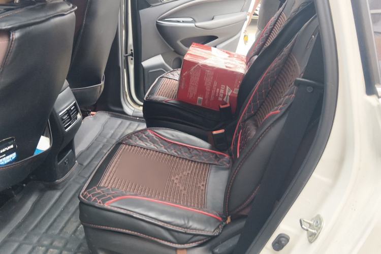 Used CHANGAN OSHAN A800 2017 1.5T Manual Elite Version Left Rear Seat