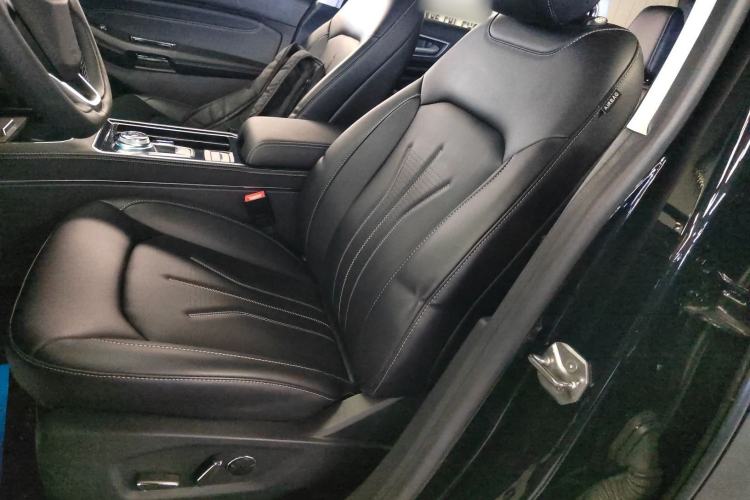 Used Ford Edge 2021 PLUS EcoBoost 245 Two-Wheel-Drive Platinum Edition 5 Seats
