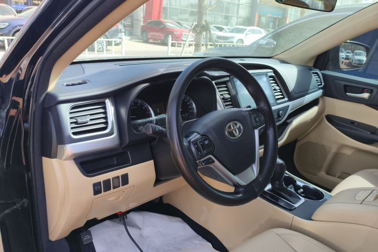 Used Toyota Highlander 2018 2.0T Two-Wheel Drive Elite Edition 5 Seats Emission Standard China V
