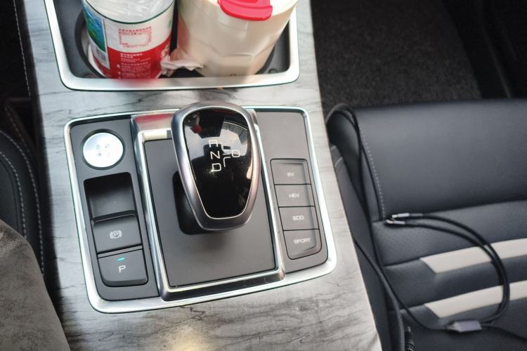 Used BYD Qin Pro New Energy 2018 DM 1.5TI Automatic Smart Connect Elite Model Gear Lever