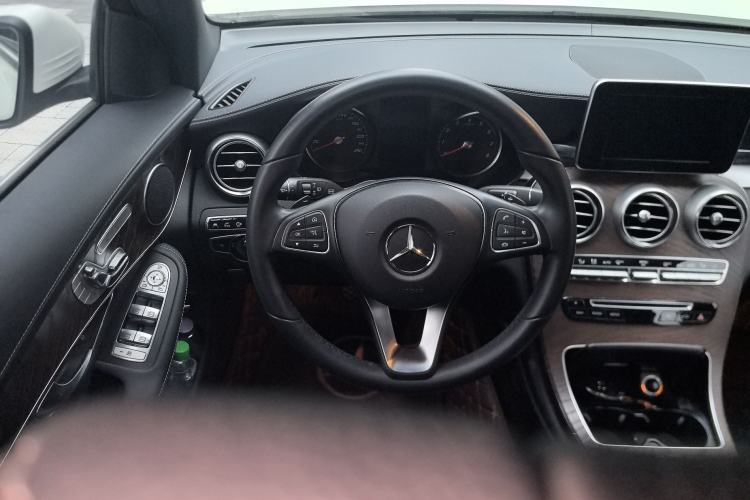Used Mercedes-Benz GLC 2016 GLC 300 4MATIC Dynamic Model Steering Wheel