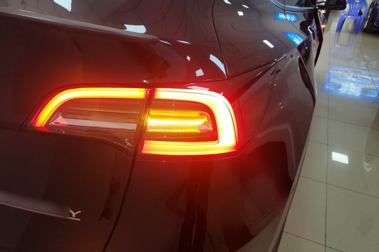 Used Tesla Model Y 2022 Performance High-Performance All-Wheel-Drive Version Right Rear Taillight