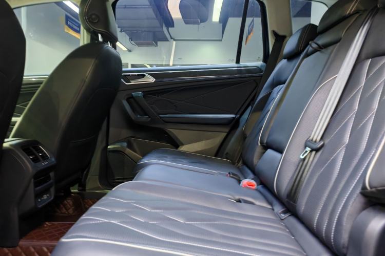 Used Volkswagen Tiguan L 2024 330TSI Automatic Two-Wheel Drive Smart Edition Interior 3