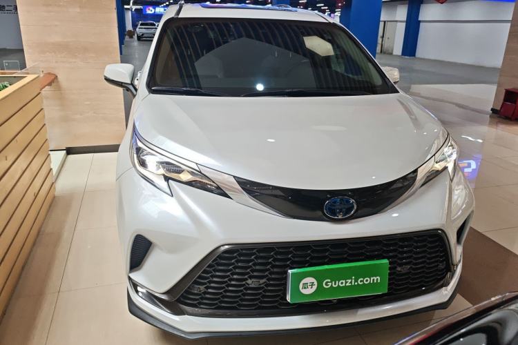 Used Toyota Granvia 2023 2.5L Hybrid Luxury Edition Front