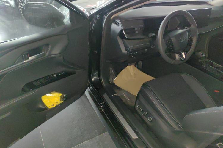 Used Toyota Camry 2024 Dual-Engine 2.5HG Prestige Edition
