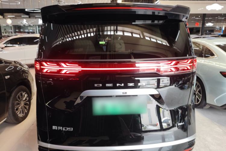 Used Denza D9 2024 DM-i 970 Luxury Model
