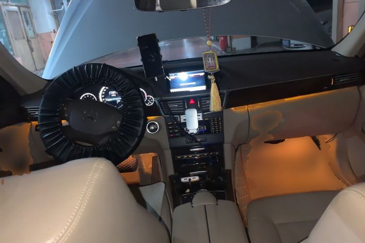 Used Mercedes-Benz E-Class 2013 E 260 L CGI Elegant Model Center Console