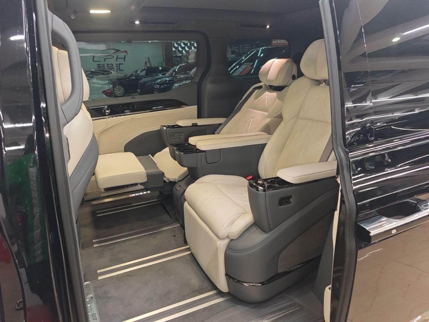 Zeekr 009 2024 Six-Seat Executive Version 4WD 108 kWh — снимка 20