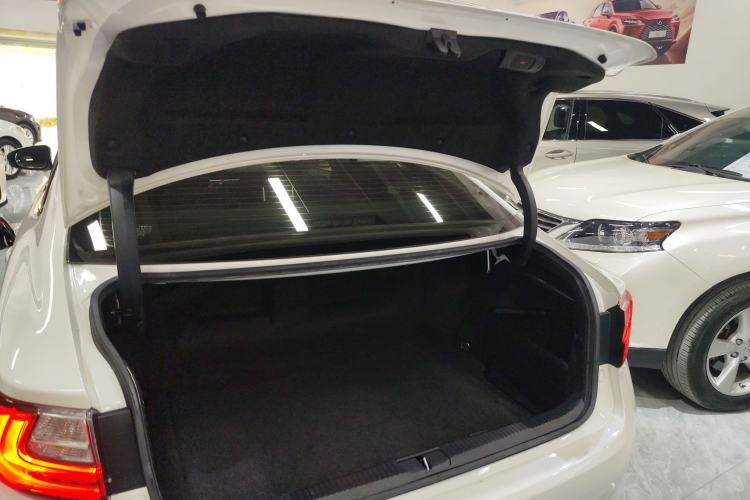 Used Lexus ES 2015 300h Comfort Edition
