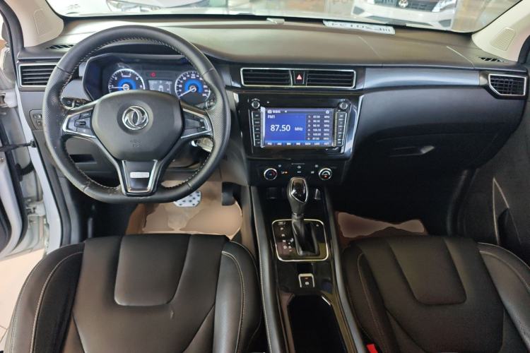 Used Dongfeng Fengon 580 2017 1.5T CVT Comfort Model Center Console