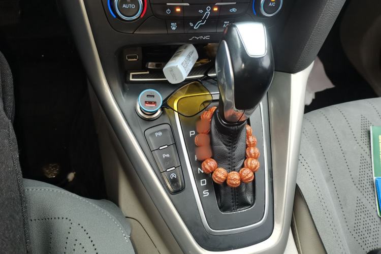 Used Ford Focus 2015 Sedan EcoBoost 180 Automatic Flagship Model Gear Lever