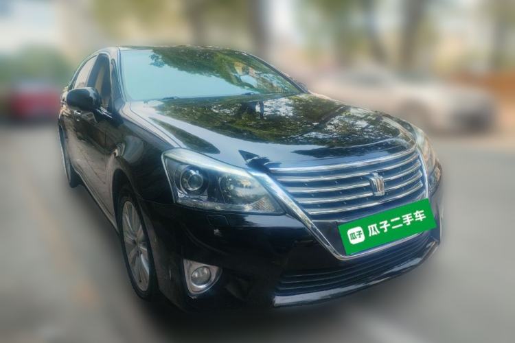 Used Toyota Crown 2012 2.5L Royal Front Right 45 Deg
