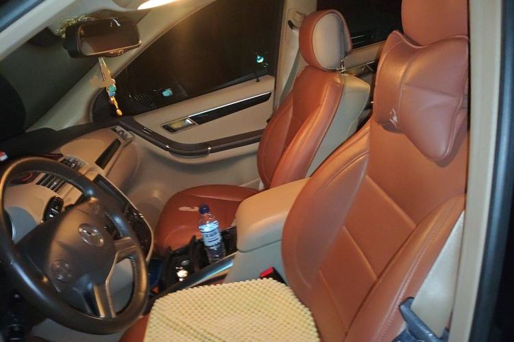 Used Mercedes-Benz R-Class 2014 R 320 4MATIC Luxury Model Left Front Seat