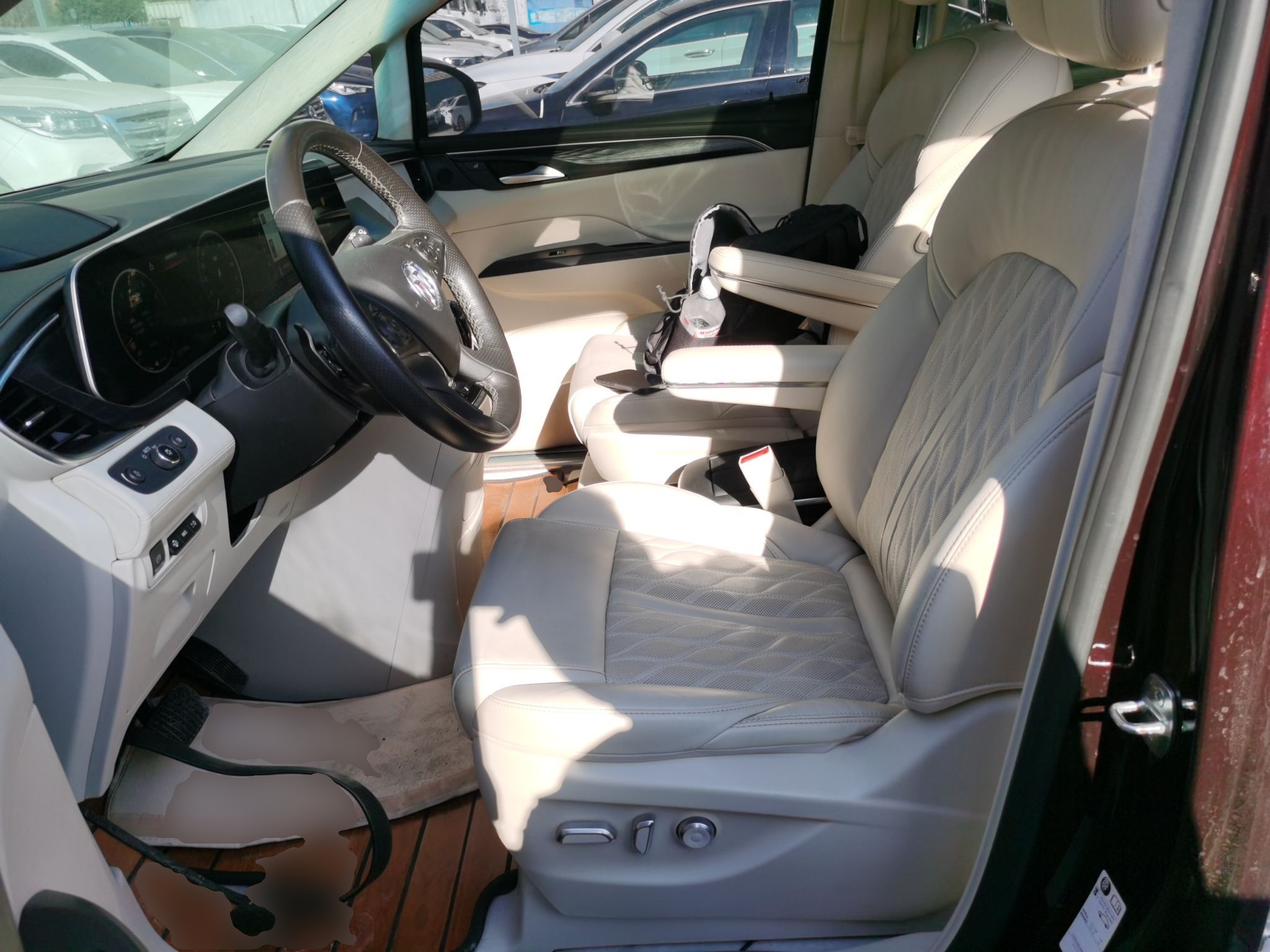 Переднее сиденье в автомобиле