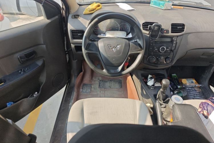 Used Wuling Hongguang 2015 1.5L S Basic Version China V Standard
