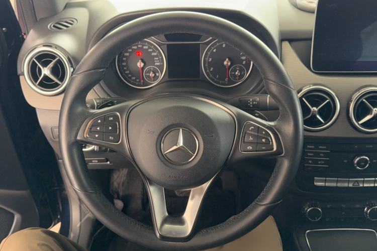 Used Mercedes-Benz B-Class 2017 B 180 Interior 1