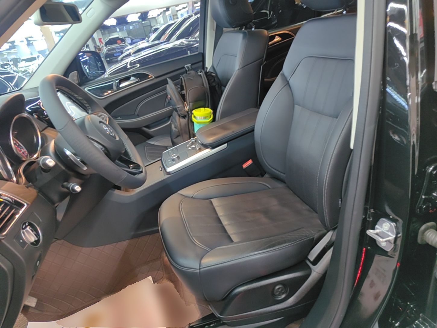 Vordere Reihe im Auto