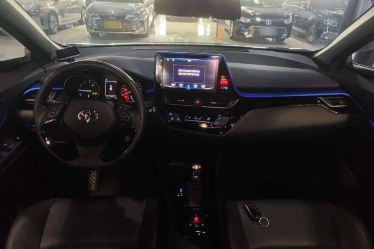Used Toyota IZOA 2018 2.0L Yichi Version China VI Standard