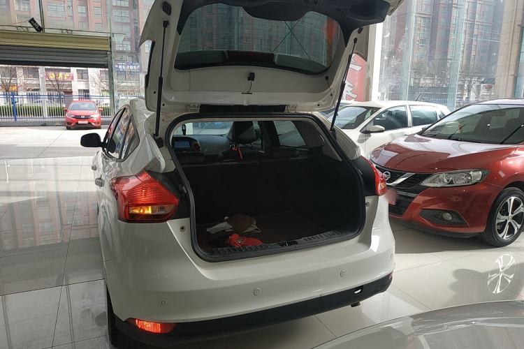 Used Ford Focus 2018 Hatchback Classic 1.6L Automatic Trendy SmartDrive Edition
