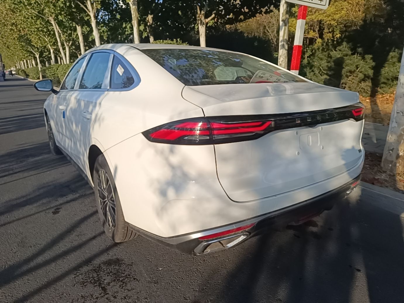 Geely Auto Emgrand 2026 Model 5th Generation 1.5L CVT Luxury Edition — снимка 4