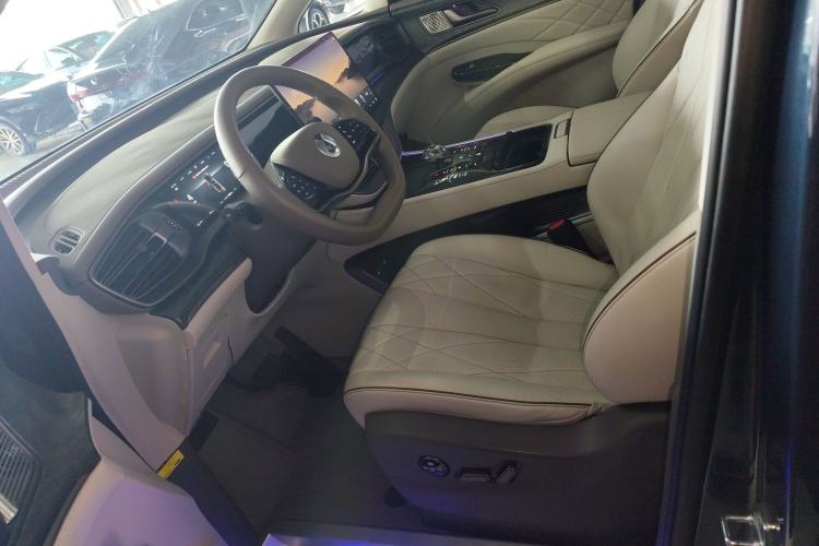 Used Denza D9 2022 DM-i 1040 Prestige Model
