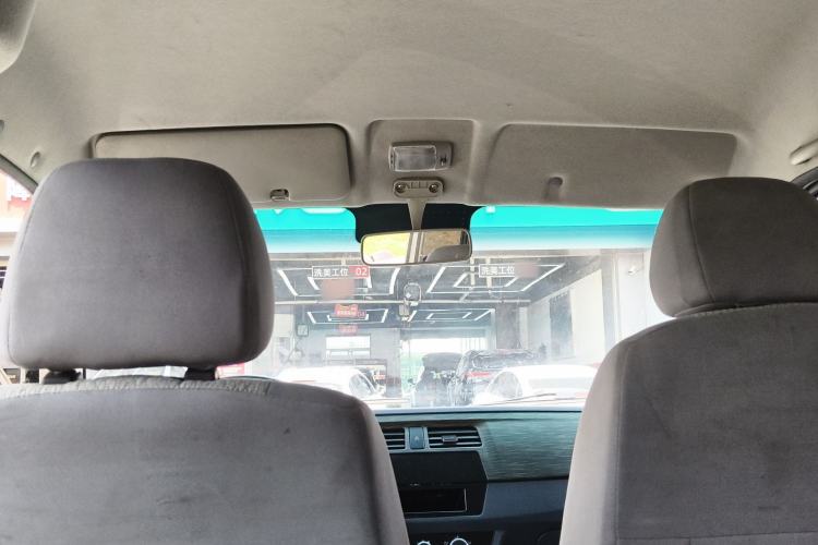 Used Jinbei Hiace X30 2023 1.5L Super-Comfortable Passenger Van 5/6/7-Seater Non-Air-Conditioned Version Model SWC15M Headliner