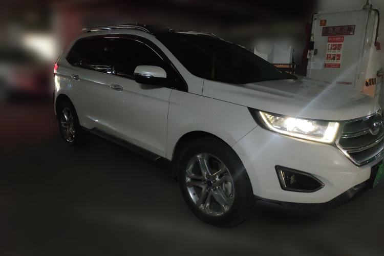 Used Ford Edge 2015 2.0T GTDi 4x4 High-Grade Model Front Right 45 Deg