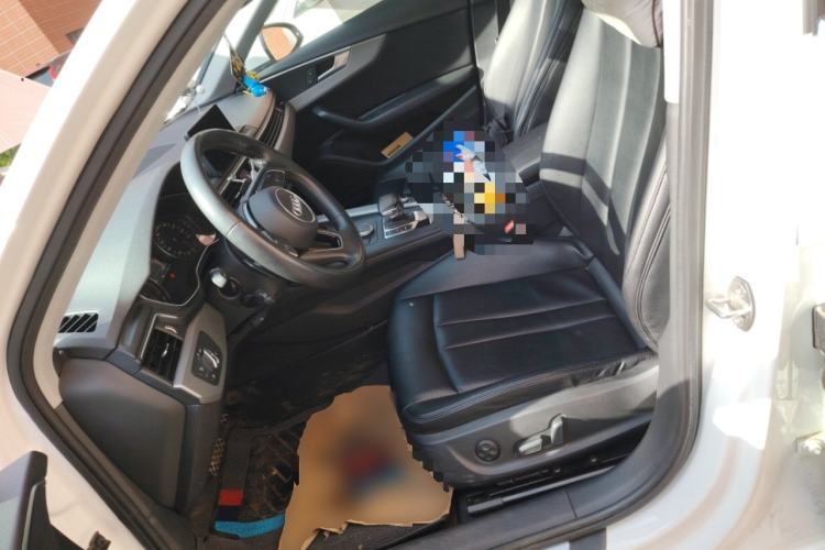 Used Audi A4L 2019 40 TFSI Ambition China VI Left Front Seat