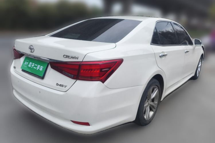 Used Toyota Crown 2015 2.0T Fashion Edition Rear Right 45 Deg