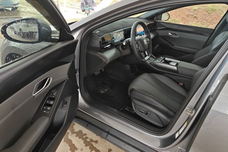 Used BYD Qin L 2025 EV 470KM Leading Edition Driver Seat