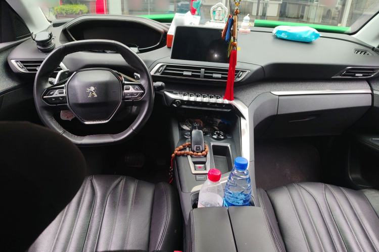 Used Peugeot 5008 2017 380THP 7-Seater Luxury Edition Center Console