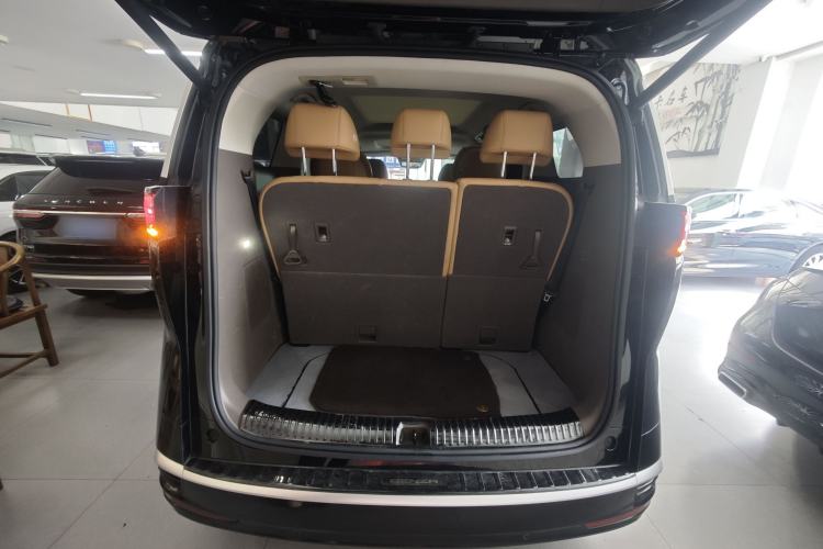 Used Denza D9 2022 DM-i 1040 Prestige Model
