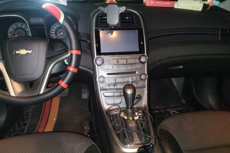 Used Chevrolet Malibu 2013 1.6T Automatic Comfort Edition Center Console