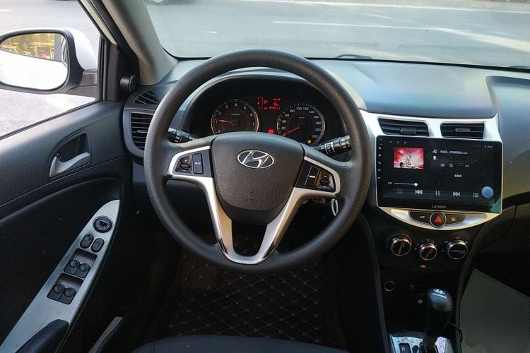 Used Hyundai Verna Ray 2016 1.4L Automatic Leading-Edge GLX Steering Wheel