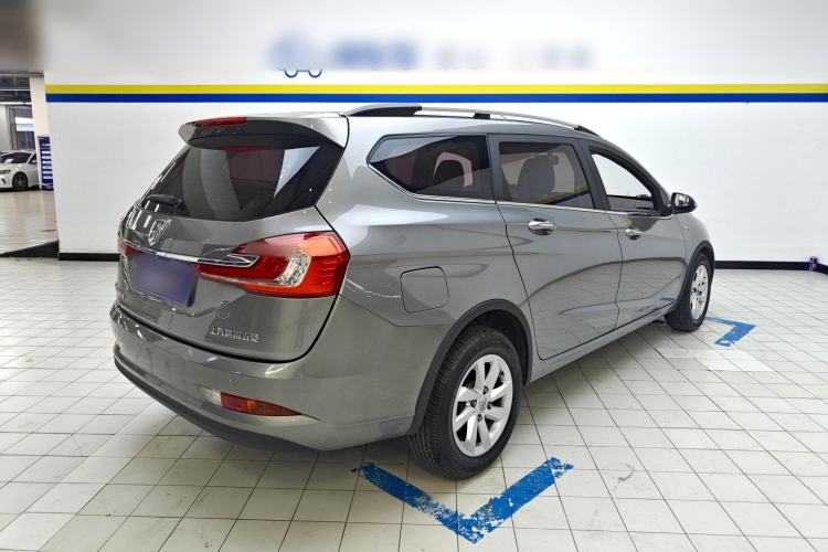 Used Baojun 310W 2017 1.5L Manual Fashion Model China V