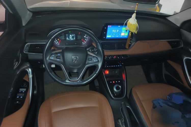 Used Baojun 510 2017 1.5L Automatic Luxury Model Center Console