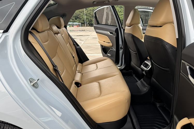 Used Geely Auto Emgrand L HiP 2024 Longteng Edition 1.5TD-DHT Pro 100KM Excellence Model
