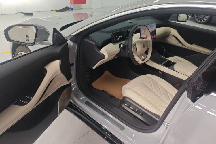Used Nio ET5 2025 75 kWh Driver Seat