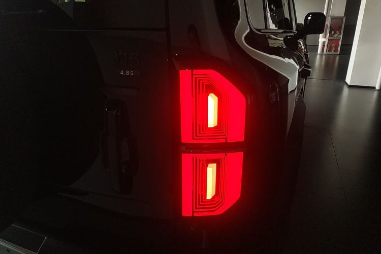 Used Formula Leopard 5 2023 Explore Edition
