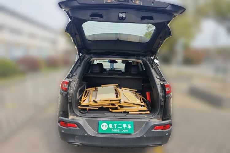 Used Jeep Cherokee 2016 2.0L Superior Edition
